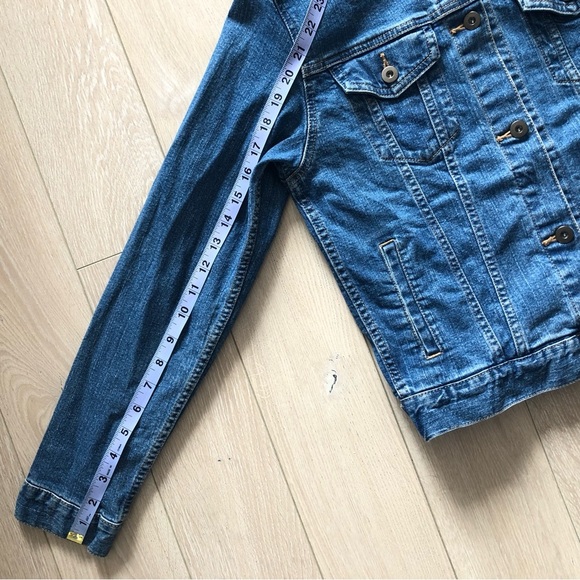Uniqlo Classic Jean Jacket in Blue - Picture 10 of 11
